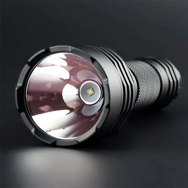 Lampe Poche Torche Extra Puissante Longue Portée à Lumière LED Rechargeable  USB Rapide Haute Qualité