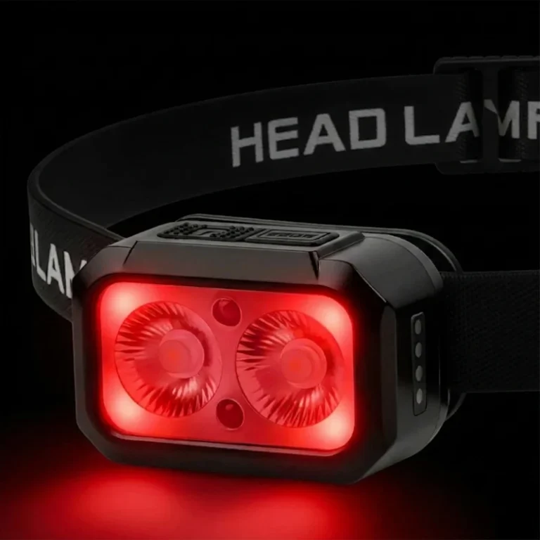 zoom sur une lampe frontale avec 4 leds rouges