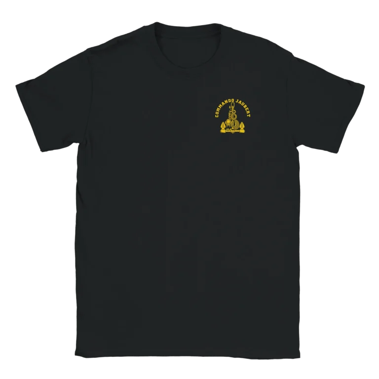 T-shirt noir avec l'insigne du commando jaubert imprimé sur le coeur en jaune représentant un dragon enroulé autour d'une ancre