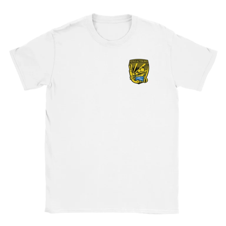 T-shirt blanc avec écusson imprimé sur le coeur, insigne officiel de l'École des Fusiliers Marins en jaune et noir